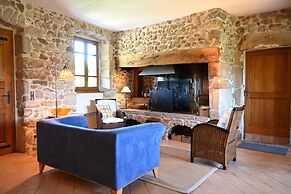 Restful Villa in Largentiere With Swimming Pool