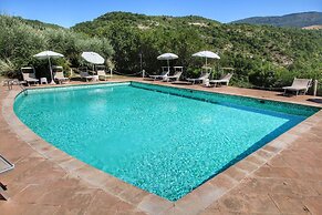 Picturesque Holiday Home in Assisi With Pool