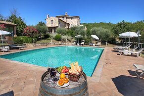 Picturesque Holiday Home in Assisi With Pool