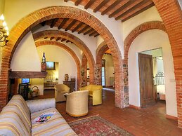 Expensive Villa With Tennis Court in Sinalunga
