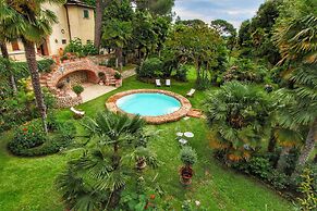 Expensive Villa With Tennis Court in Sinalunga