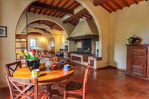 Expensive Villa With Tennis Court in Sinalunga