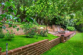 Expensive Villa With Tennis Court in Sinalunga