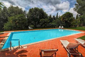 Expensive Villa With Tennis Court in Sinalunga