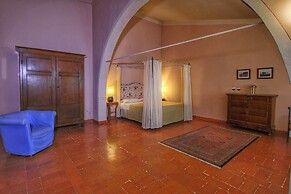 Expensive Villa With Tennis Court in Sinalunga
