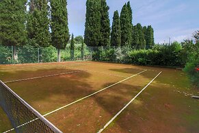 Expensive Villa With Tennis Court in Sinalunga