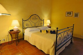 Expensive Villa With Tennis Court in Sinalunga