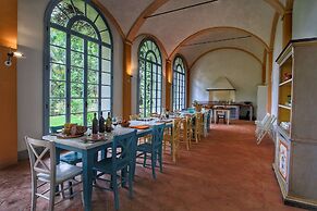Expensive Villa With Tennis Court in Sinalunga