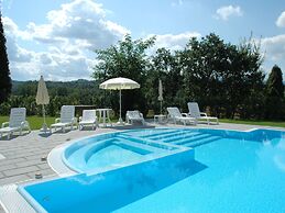 Air-conditioned Flat With Pool and Wellness Area