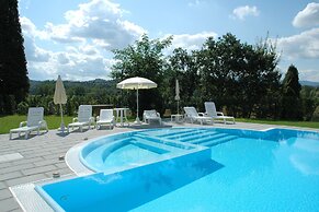 Air-conditioned Flat With Pool and Wellness Area
