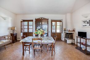 Lovely Apartment in Citerna With Swimming Pool