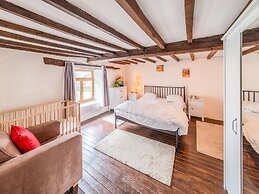 Characteristic Holiday Home in Cherain With Balcony
