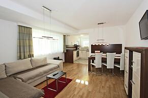 Modern Apartment in Fiss at Ski Bus Stop