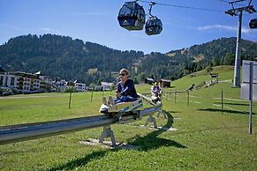 Modern Apartment in Fiss at Ski Bus Stop