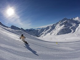 Modern Apartment in Fiss at Ski Bus Stop