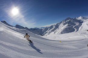 Modern Apartment in Fiss at Ski Bus Stop