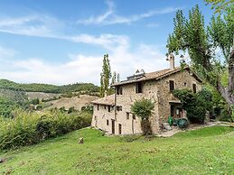 Captivating Apartment in Assisi With Swimming Pool