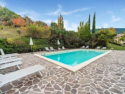Captivating Apartment in Assisi With Swimming Pool