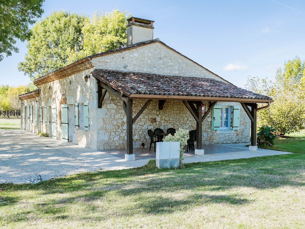 Spacious Holiday Home in Saint-nexans With Terrace
