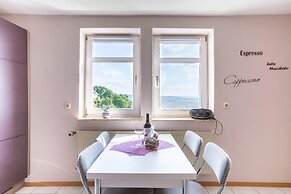 Delightful Holiday Home in Battenberg Near Forest