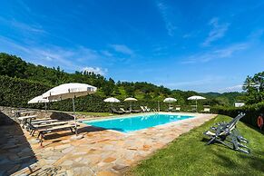 Beautiful Cottage in Dicomano With Swimming Pool