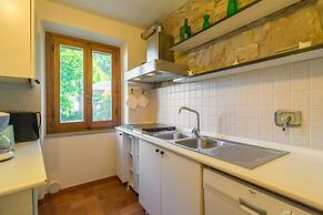 Beautiful Cottage in Dicomano With Swimming Pool