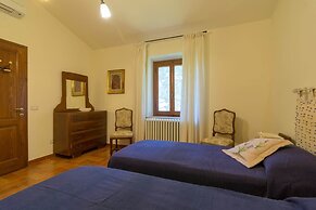 Beautiful Cottage in Dicomano With Swimming Pool