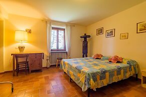 Beautiful Cottage in Dicomano With Swimming Pool