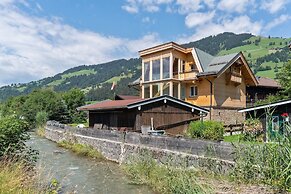 Central Apartment With Balcony, Terrace, Garden, Deckchairs
