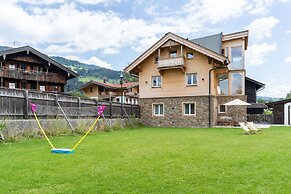 Central Apartment With Balcony, Terrace, Garden, Deckchairs