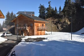 Splendid Chalet in Chamrousse With TV