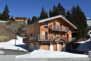 Splendid Chalet in Chamrousse With TV