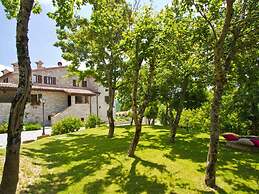 Nice Apartment in Apecchio With Shared Swimming Pool