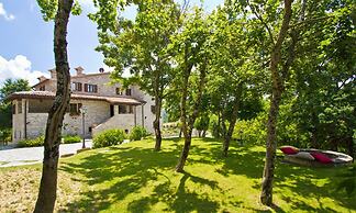Nice Apartment in Apecchio With Shared Swimming Pool