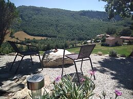 Cozy Apartment With Garden, Patio, Storage, Deckchairs, BBQ