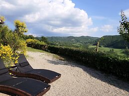 Cozy Apartment With Garden, Patio, Storage, Deckchairs, BBQ