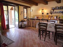 Cozy Apartment With Garden, Patio, Storage, Deckchairs, BBQ