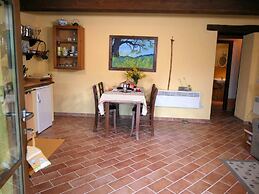 Cozy Apartment With Garden, Patio, Storage, Deckchairs, BBQ