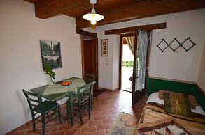Cozy Apartment With Garden, Patio, Storage, Deckchairs, BBQ
