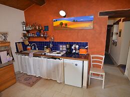 Cozy Apartment With Garden, Patio, Storage, Deckchairs, BBQ