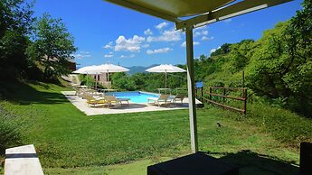 Spacious Villa With Pool in Fabriano Italy