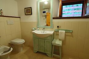 Spacious Villa With Pool in Fabriano Italy