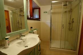 Spacious Villa With Pool in Fabriano Italy