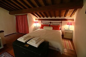 Spacious Villa With Pool in Fabriano Italy