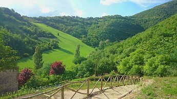 Spacious Villa With Pool in Fabriano Italy
