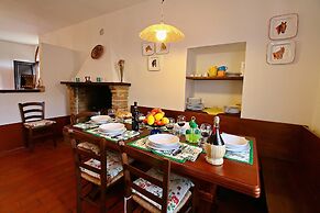 Spacious Villa With Pool in Fabriano Italy