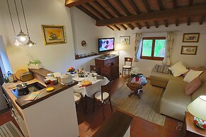 Spacious Villa With Pool in Fabriano Italy