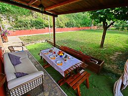 Spacious Villa With Pool in Fabriano Italy
