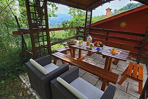 Spacious Villa With Pool in Fabriano Italy