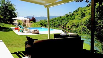 Spacious Villa With Pool in Fabriano Italy